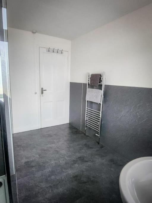Central 2-Bedroom Bunglow With Double Sofa Bed Carnoustie Eksteriør billede